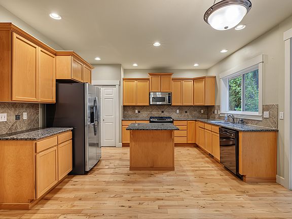 4th image of 4413 226th Pl SE