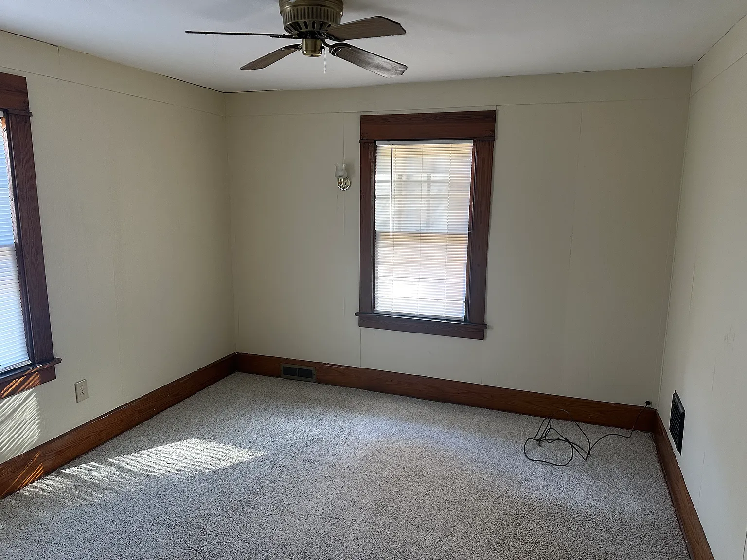 3 bed, 1412 sqft, $1,300 — Photo 2