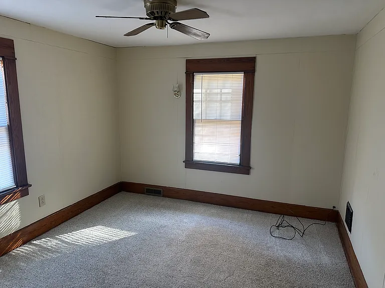 1633 Bancroft Ave — Photo 2