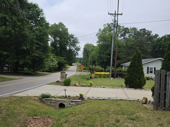 1018 Stewart St, Fuquay Varina, NC 27526
