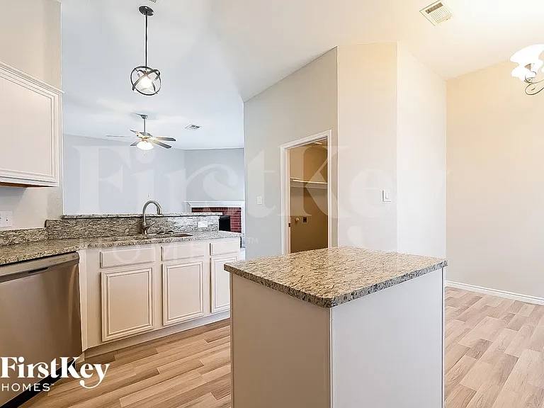1731 Reynolds St — Photo 8
