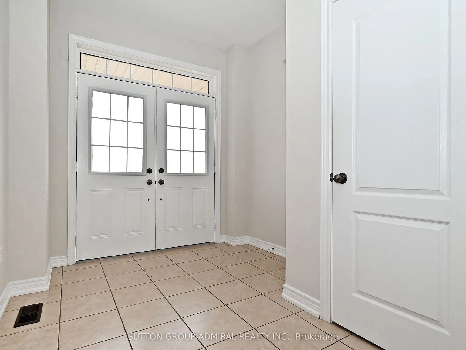 4 bed, $4,050 — Photo 2
