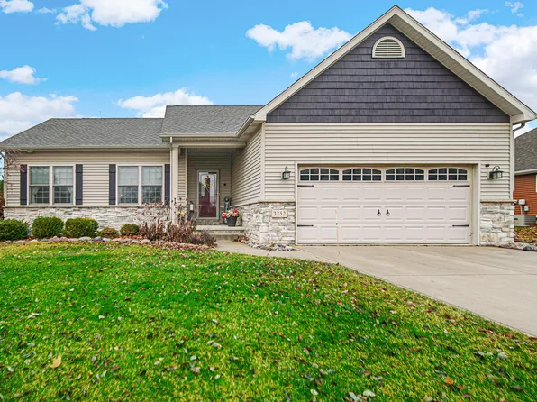 3252 Mockingbird Ln, Valparaiso, IN 46383