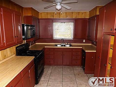 5th image of 1402 Holiday Dr