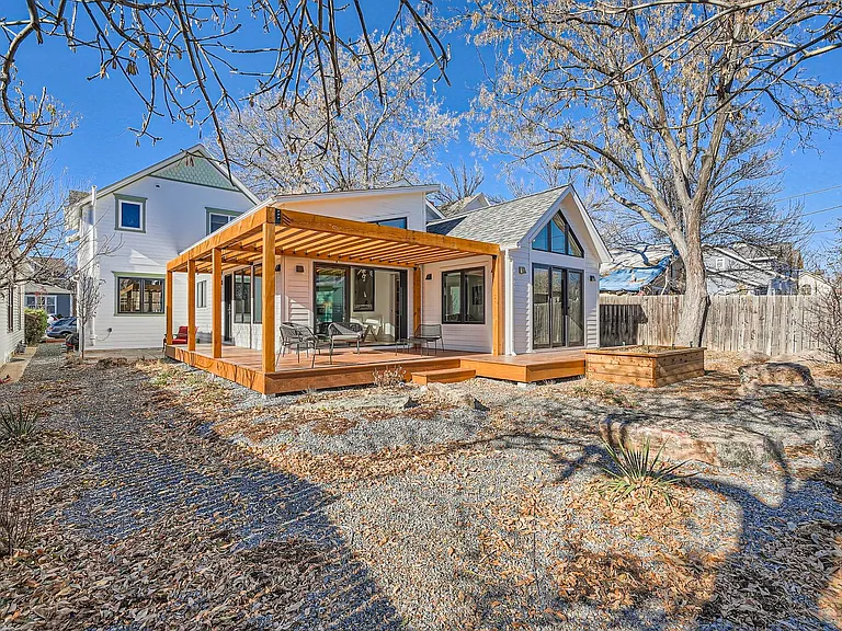 824 La Farge Ave — Photo 4