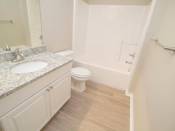 4th image of 19-413 Laurel Park Dr #19-413