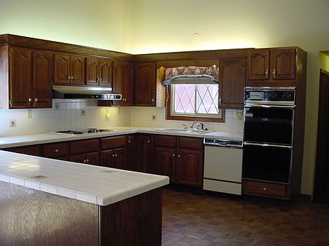 KITCHEN WITH INDIRECT LIGHTING