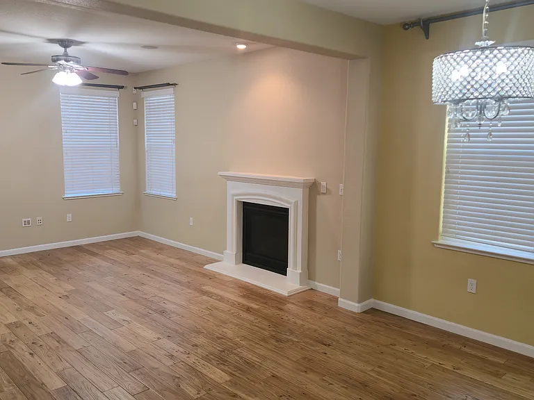296 W Moraga St — Photo 9