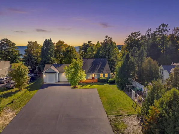 13062 N Isthmus Rd, Northport, MI 49670