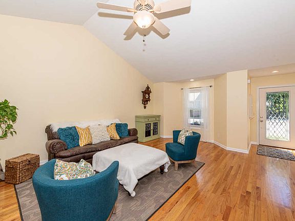 5th image of 1011 Silver Creek Ln