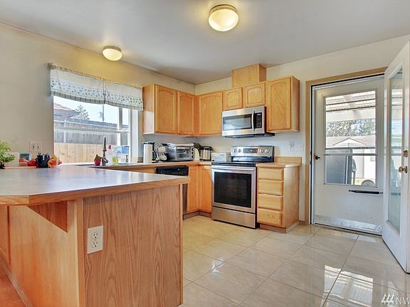 5th image of 9820 15th Ave E
