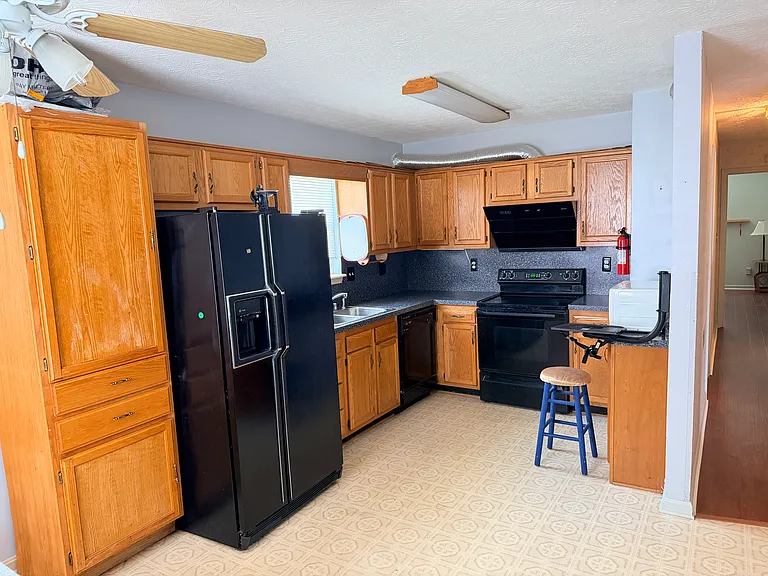 941 E Madison St — Photo 8
