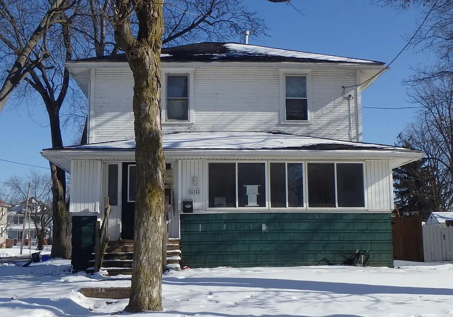 674 Windsor St photo 1
