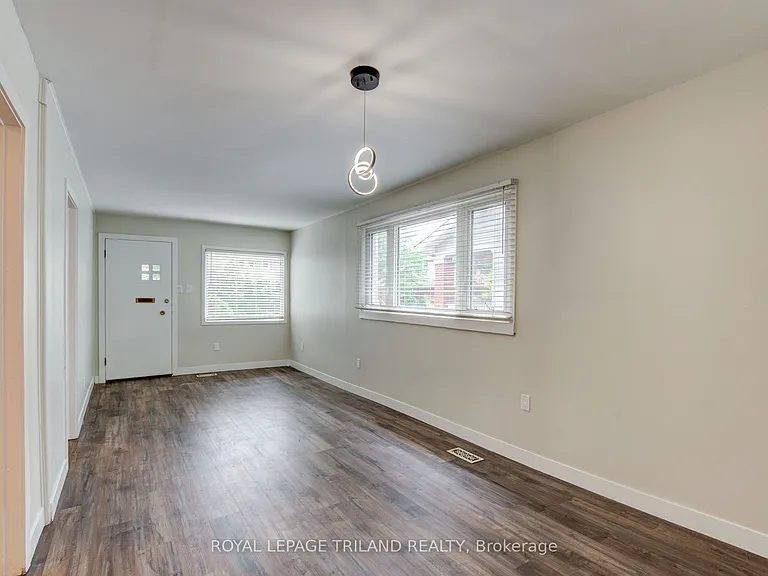 210 Emery St E — Photo 4