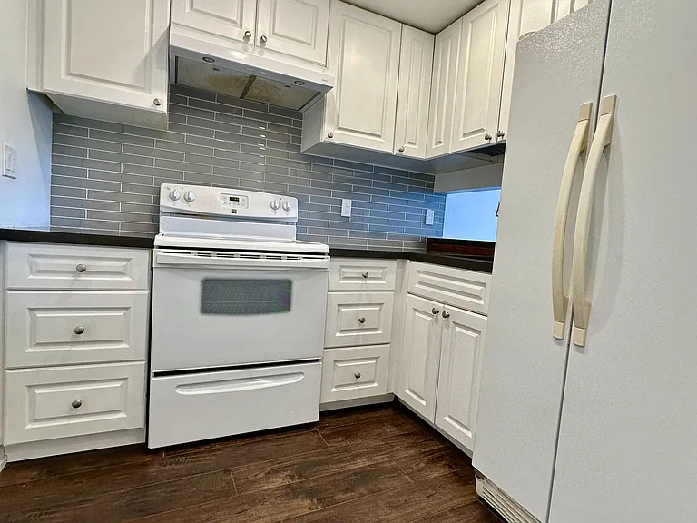 7 Bishop Ave #808 — Photo 3