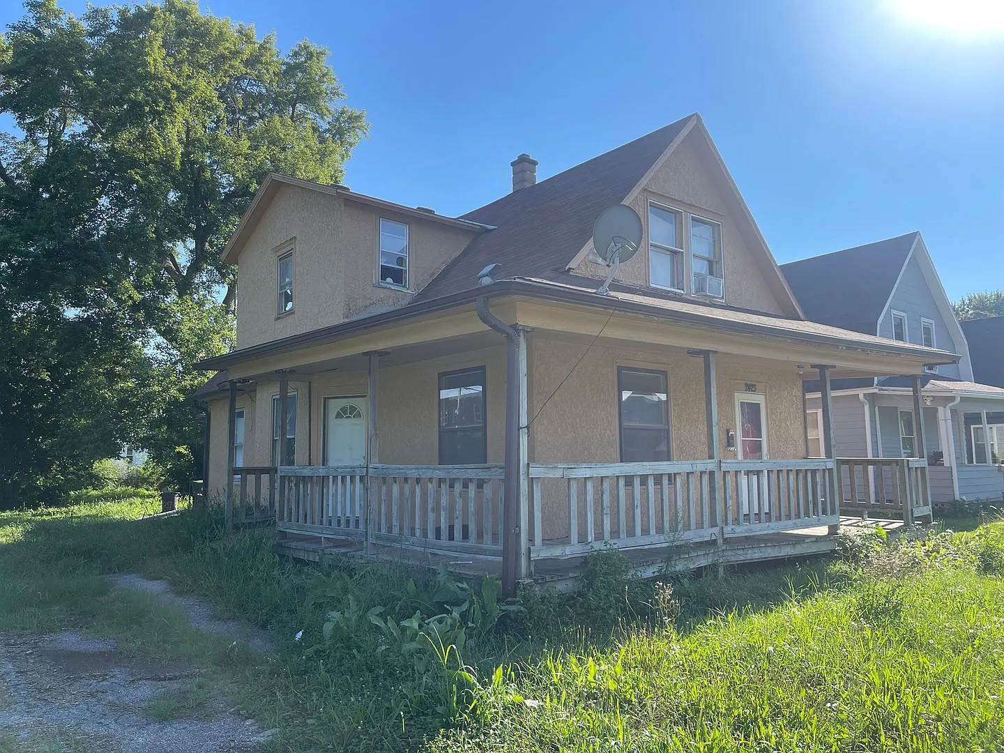2423 Templeton St — Photo 1
