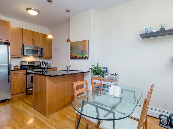 4th image of 206 Montrose Ave APT 3B
