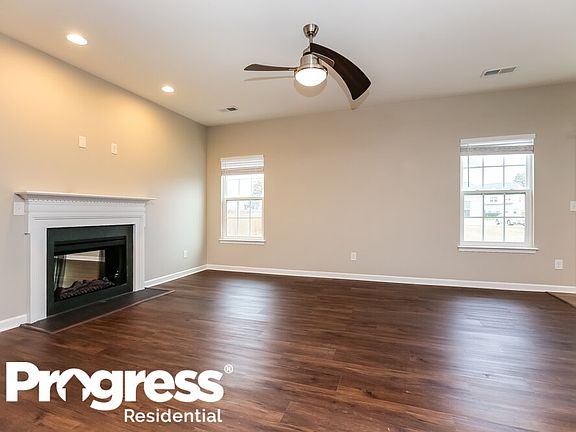 4th image of 2515 Parkwood Dr