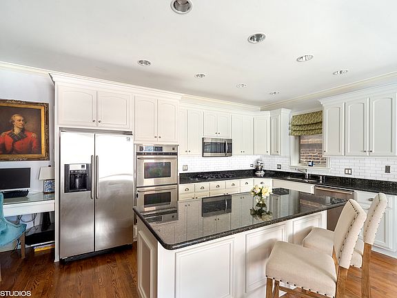 3rd image of 2055 W Belmont Ave #2