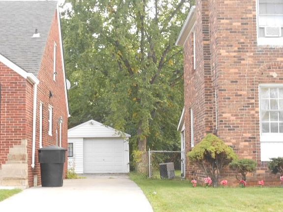 4th image of 5905 E Outer Dr
