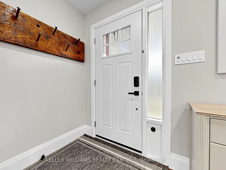 29 Bronte Cres #UPPER — Photo 3