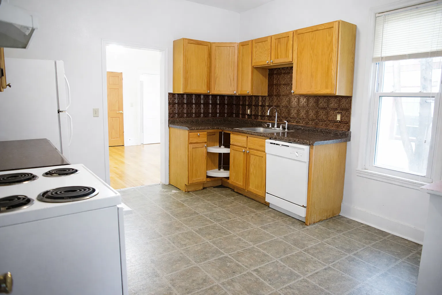 6 bed, $3,000 — Photo 2