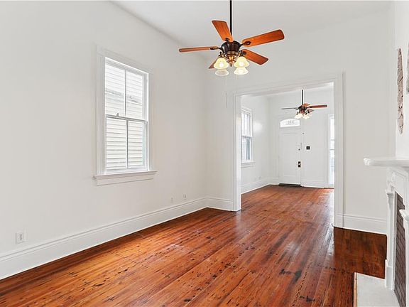 3rd image of 328-330 S Clark St