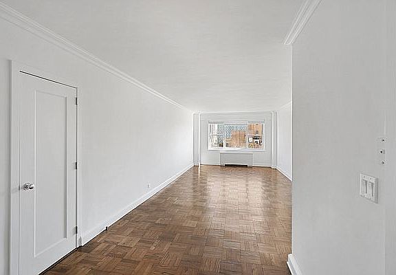 5th image of 215 E 68th St #19V