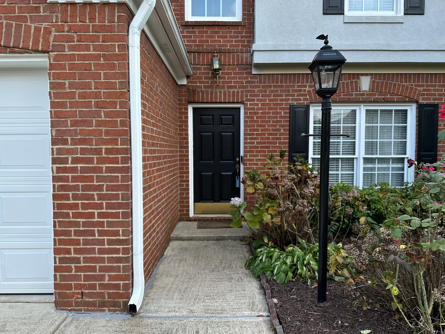3 bed, 2.5 bath, 2136 sqft, $2,900 — Photo 2