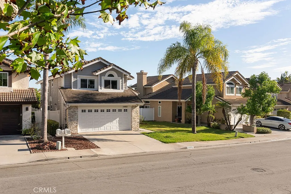 4 bed, 2.5 bath, 2013 sqft, $6,000 — Photo 2