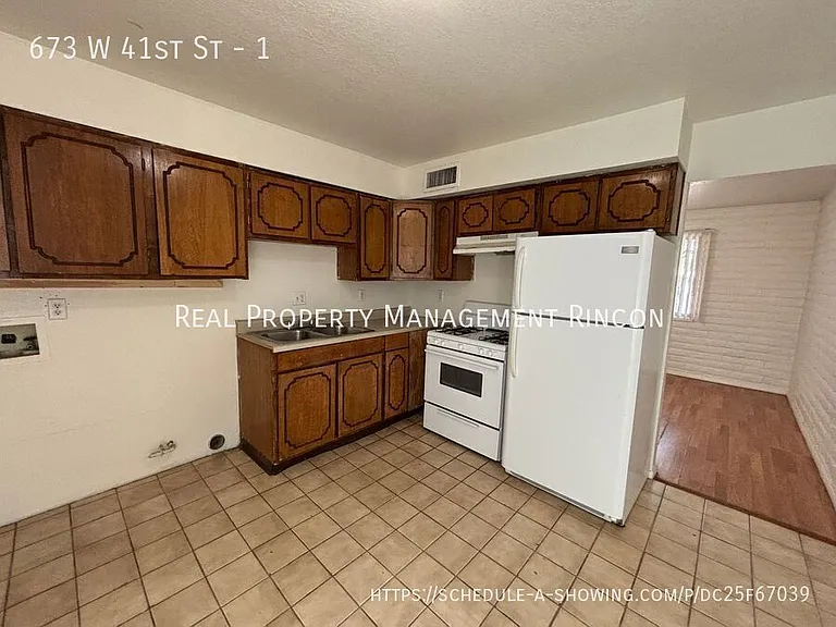 673 W 41st St #1 — Photo 6