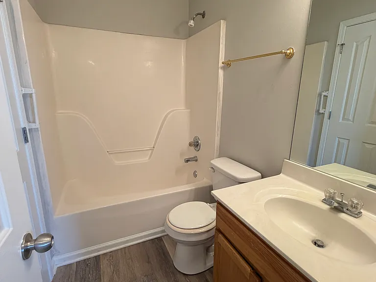 1217 Eastwoods Dr — Photo 8