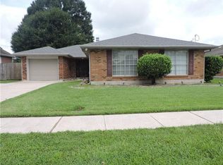 724 Deerfield Rd, Gretna, LA 70056