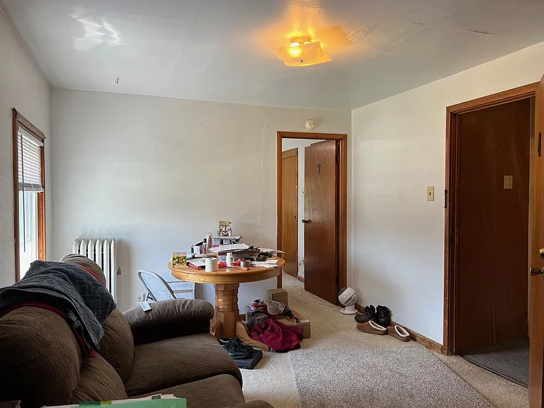 Comfortable Old Home converted into Apartments — Photo 25