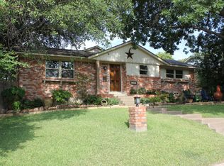 9821 Queenswood Ln, Dallas, TX 75238