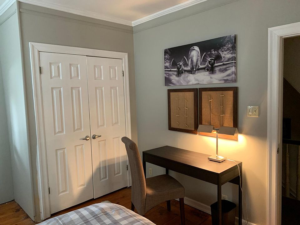 Desk n closet in Bedroom