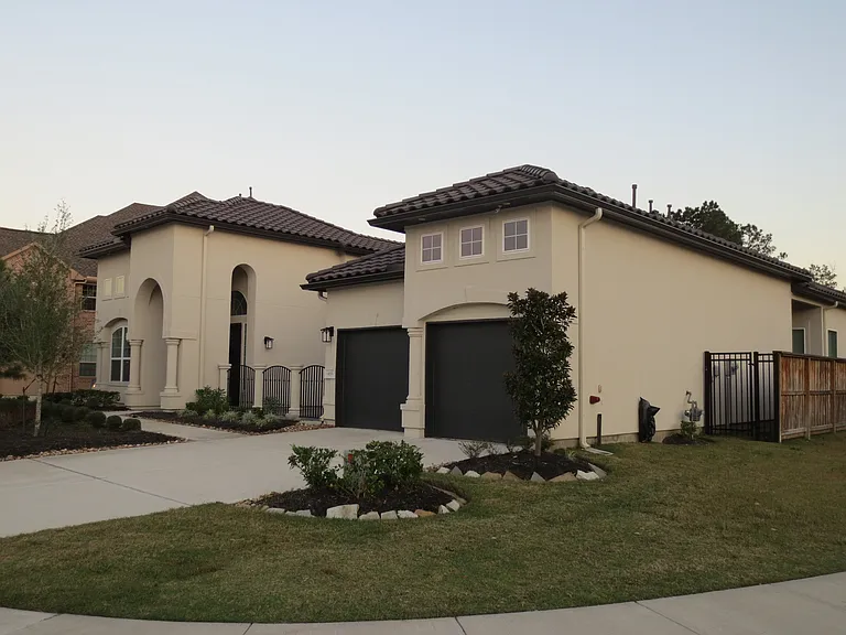 4059 Ashland Woods Dr — Photo 2