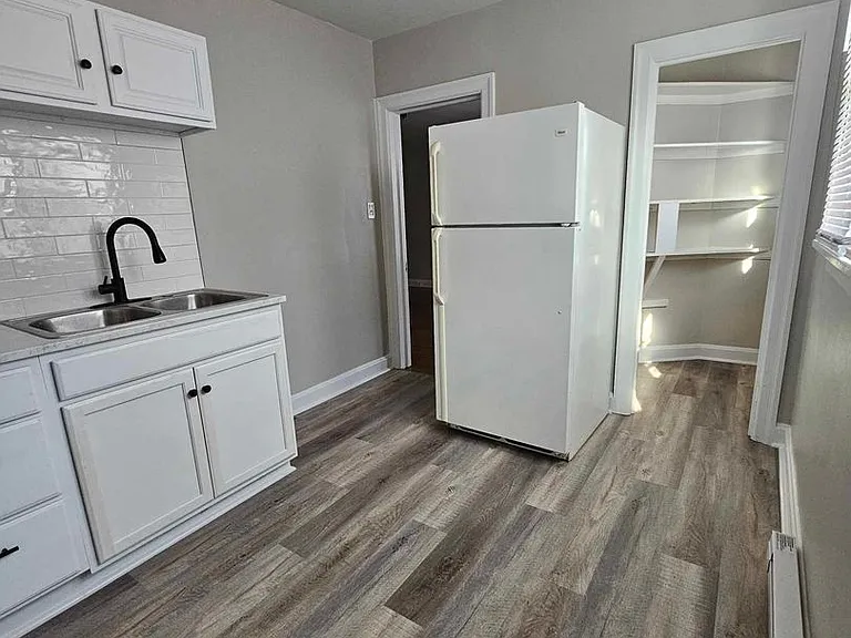 145 E North Ave — Photo 3