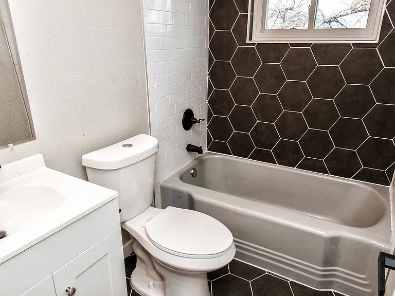 2620 S Holly St — Photo 48
