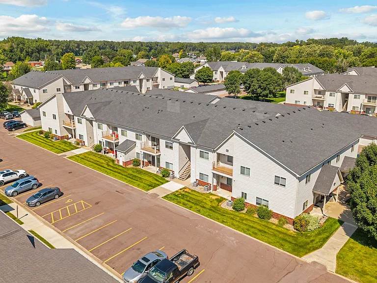 Prairiewood Apartments and Townhomes — Photo 34