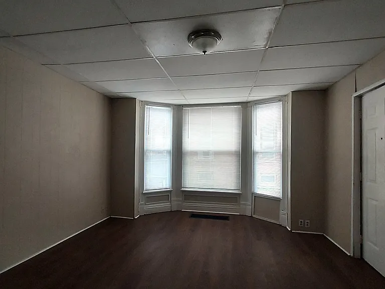 92 Penney Ave — Photo 1