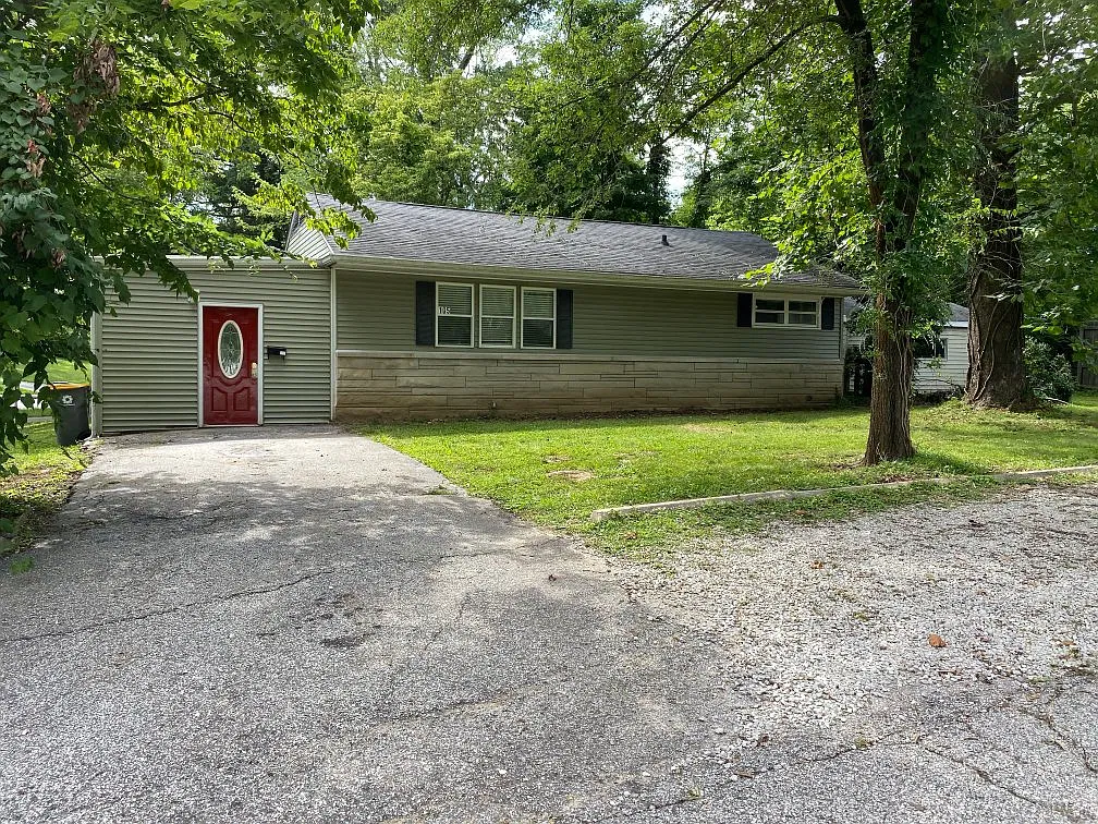 105 N Overhill Drive — Photo 1