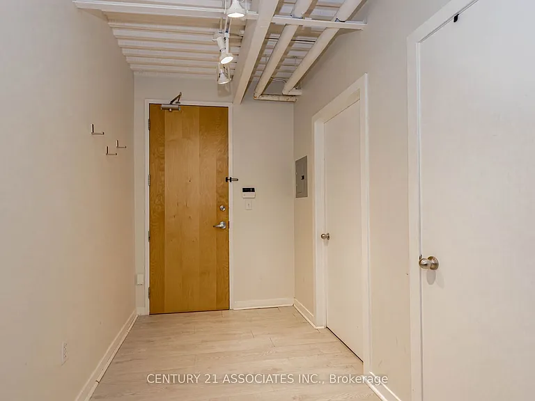 66 Bay St S #107 — Photo 4