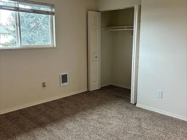 Mt. Pleasant Apartments — Photo 22