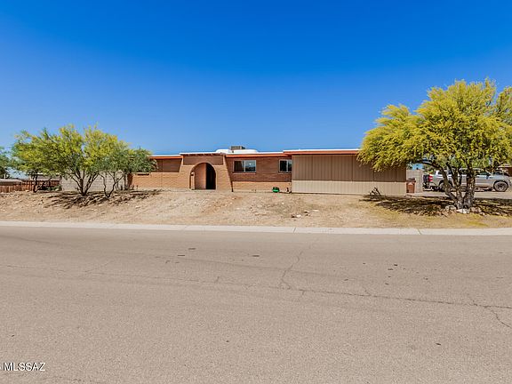 3rd image of 7401 N Bradley Pl