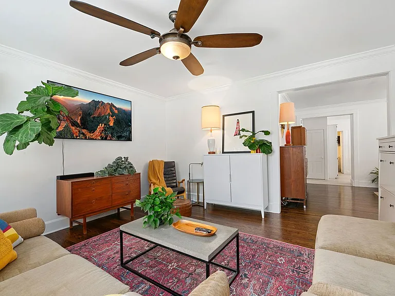 424 W Oak St — Photo 10