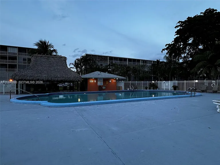 950 Hillcrest Dr #411 — Photo 25