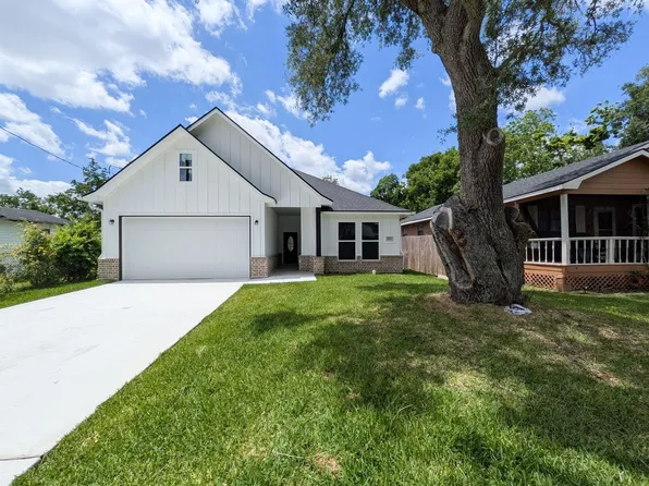 1903 N 19th St, Nederland, TX 77627