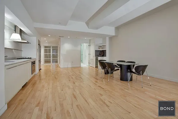 Sold by Bond New York | media 19