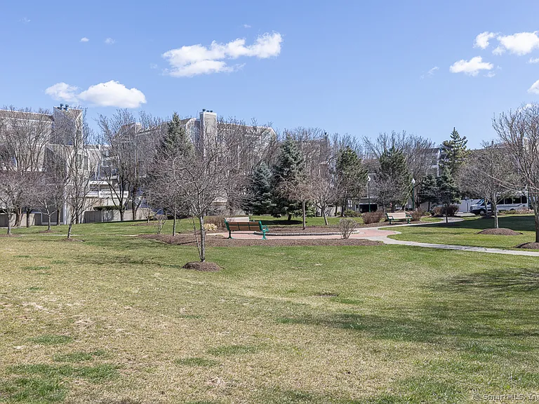 300 Harbour Close #B-34 — Photo 27